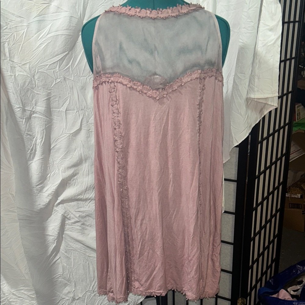 POL Dusty Pink Lace-Trim  sleeveless tunic. Size medium.  Like new.